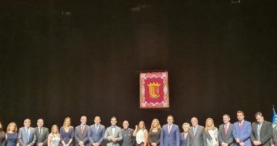 El escultor de La Cañada, Nassio Bayarri, recibe las insignias del 9 de octubre en un acto institucional en el Gran Teatro El escultor de La Cañada, Nassio Bayarri, recibe las insignias del 9 de octubre en un acto institucional en el Gran Teatro