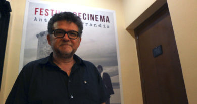 Carles Alberola presenta los cortos finalistas del IV Festival de Cine Antonio Ferrandis de Paterna Carles Alberola presenta los cortos finalistas del IV Festival de Cine Antonio Ferrandis de Paterna