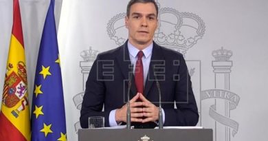 Sánchez avisa de que seguirá la alarma tras el 25 de abril aunque rebajada Sánchez avisa de que seguirá la alarma tras el 25 de abril aunque rebajada
